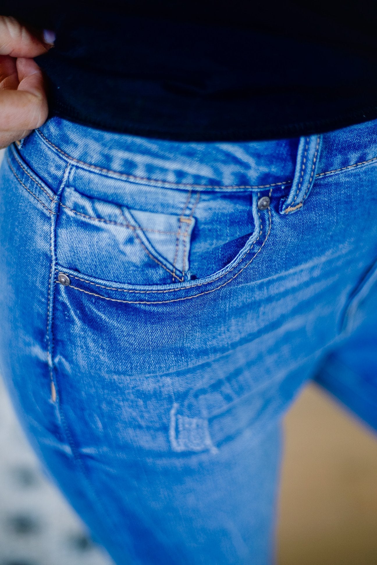 Back Yoke Skinny Jeans