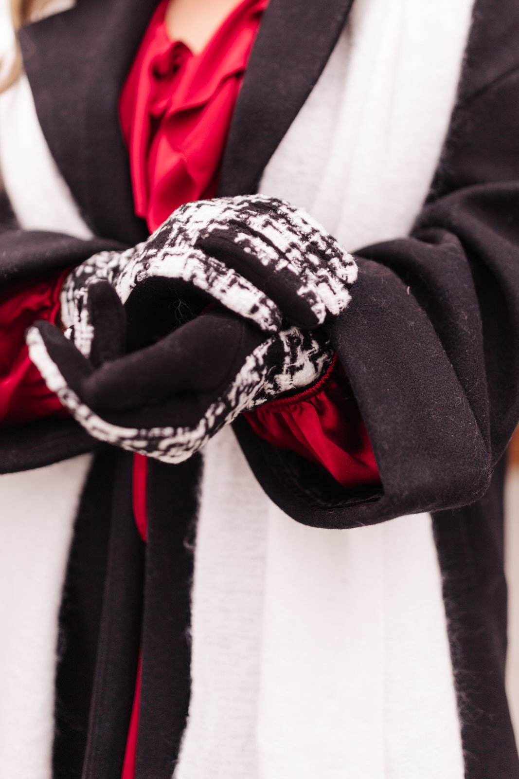 Keepin' Warm Houndstooth Gloves
