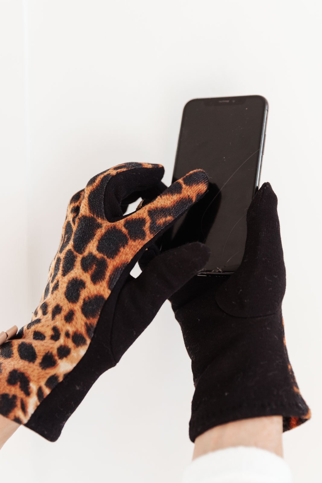 Take Me Away Gloves In Leopard