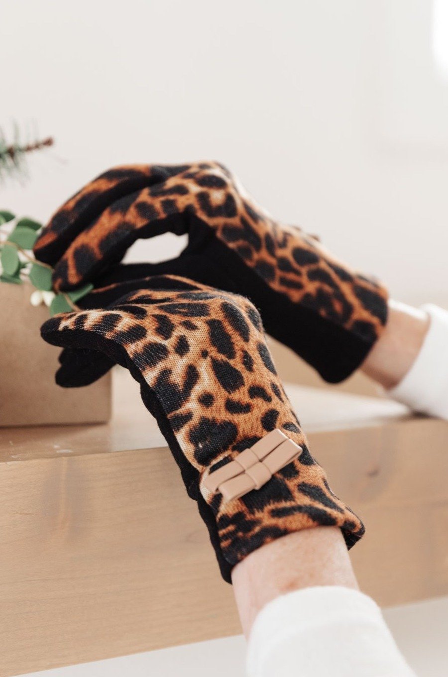 Take Me Away Gloves In Leopard