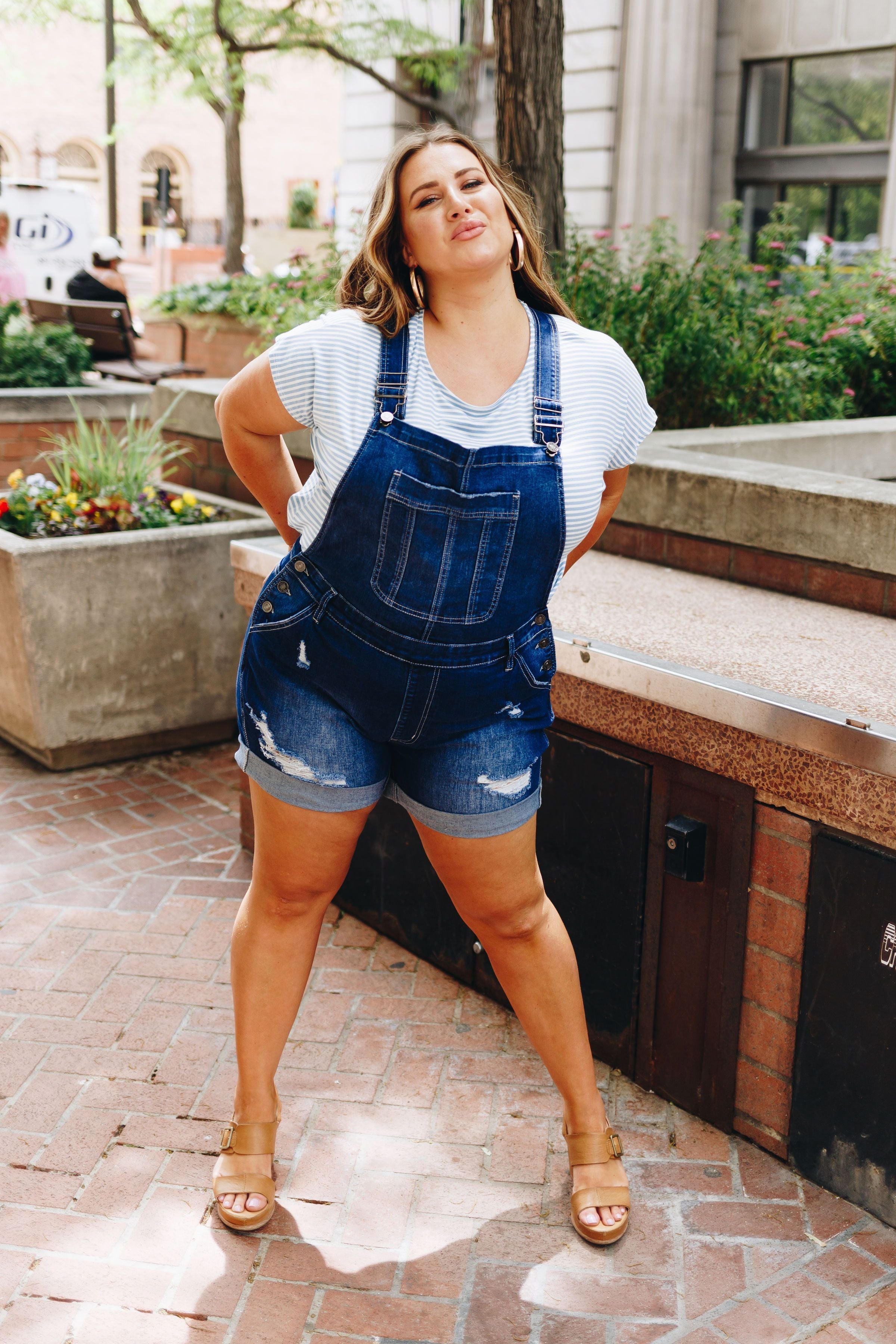 Daisy Denim Distressed Shortalls In Dark Wash