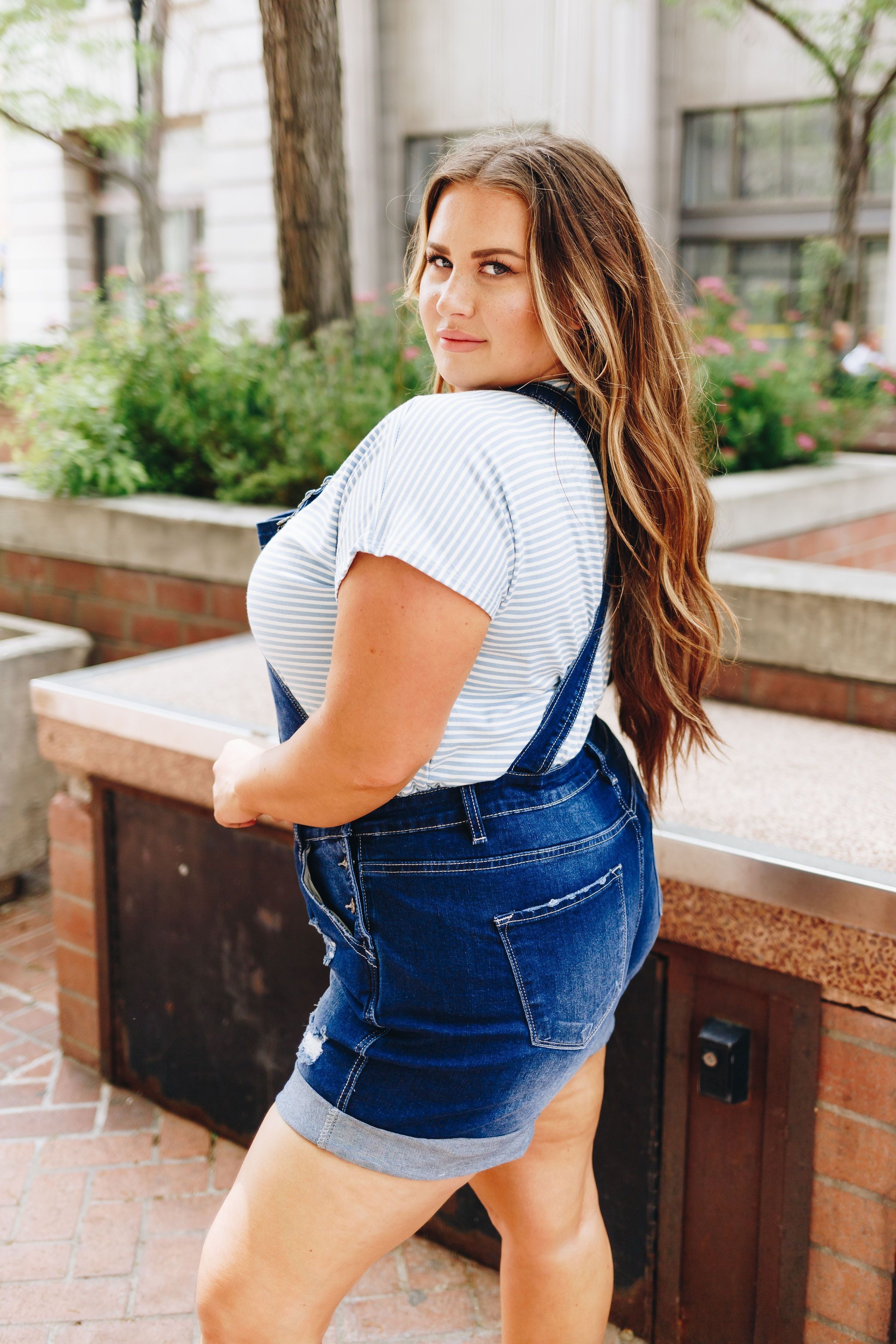 Daisy Denim Distressed Shortalls In Dark Wash