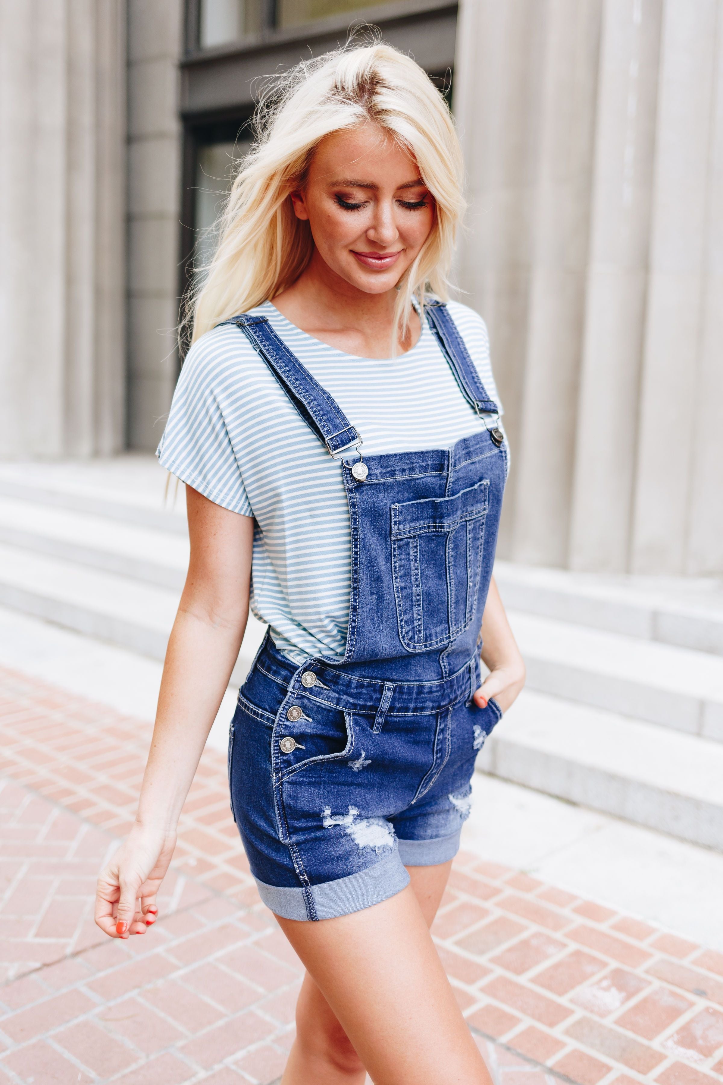 Daisy Denim Distressed Shortalls In Dark Wash