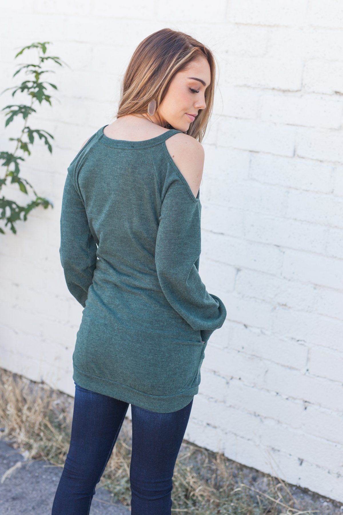 Dare To Bare Pocketed Top In Hunter Green