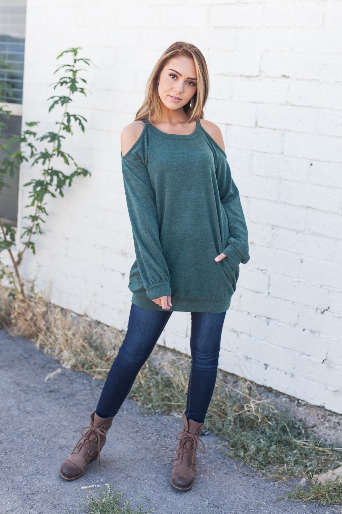 Dare To Bare Pocketed Top In Hunter Green