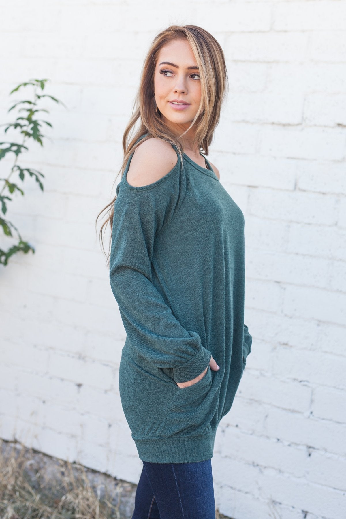 Dare To Bare Pocketed Top In Hunter Green