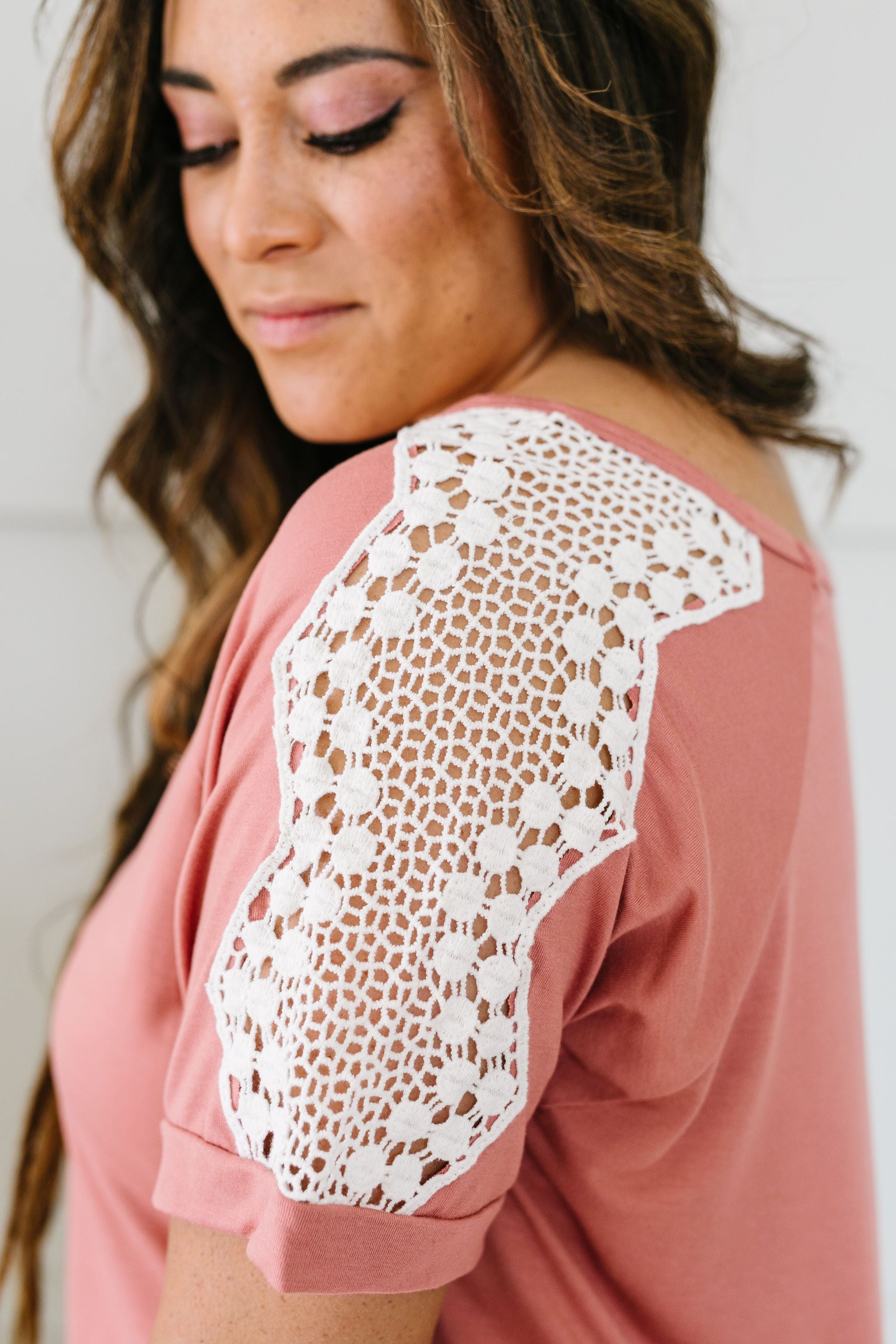 Lace Up The Sleeve Top In Mauve