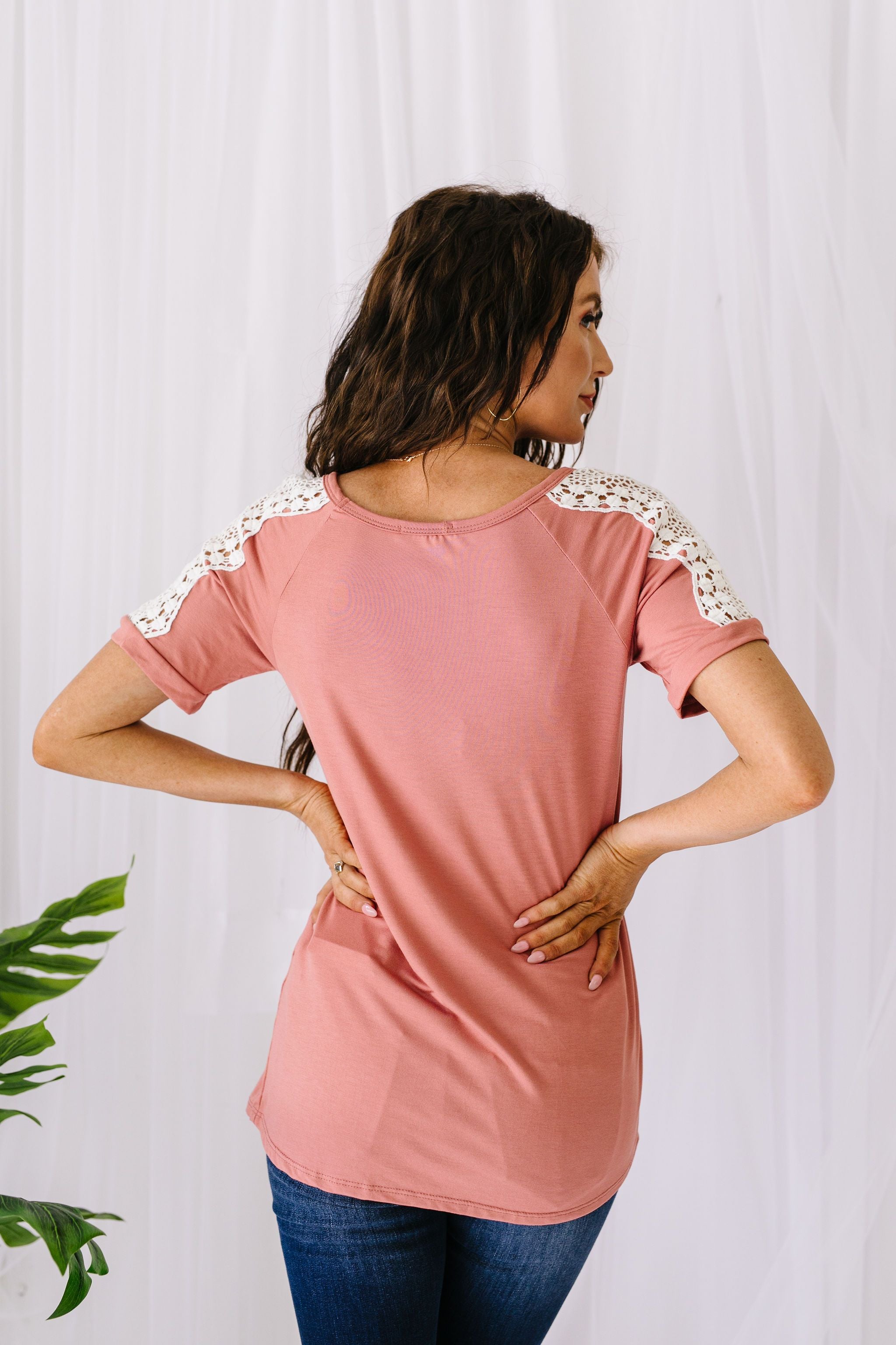 Lace Up The Sleeve Top In Mauve