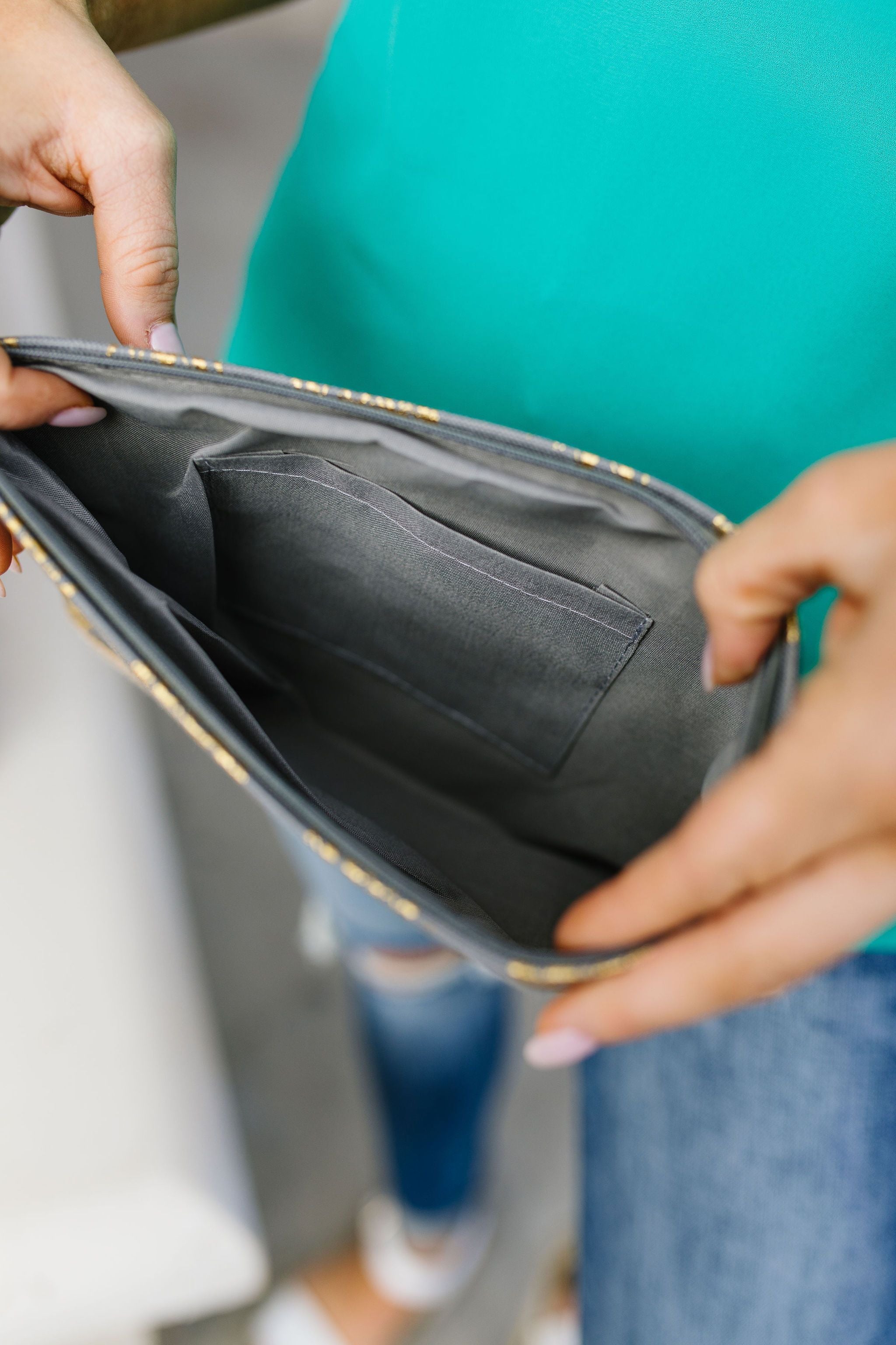 Piña Colada Clutch In Gray
