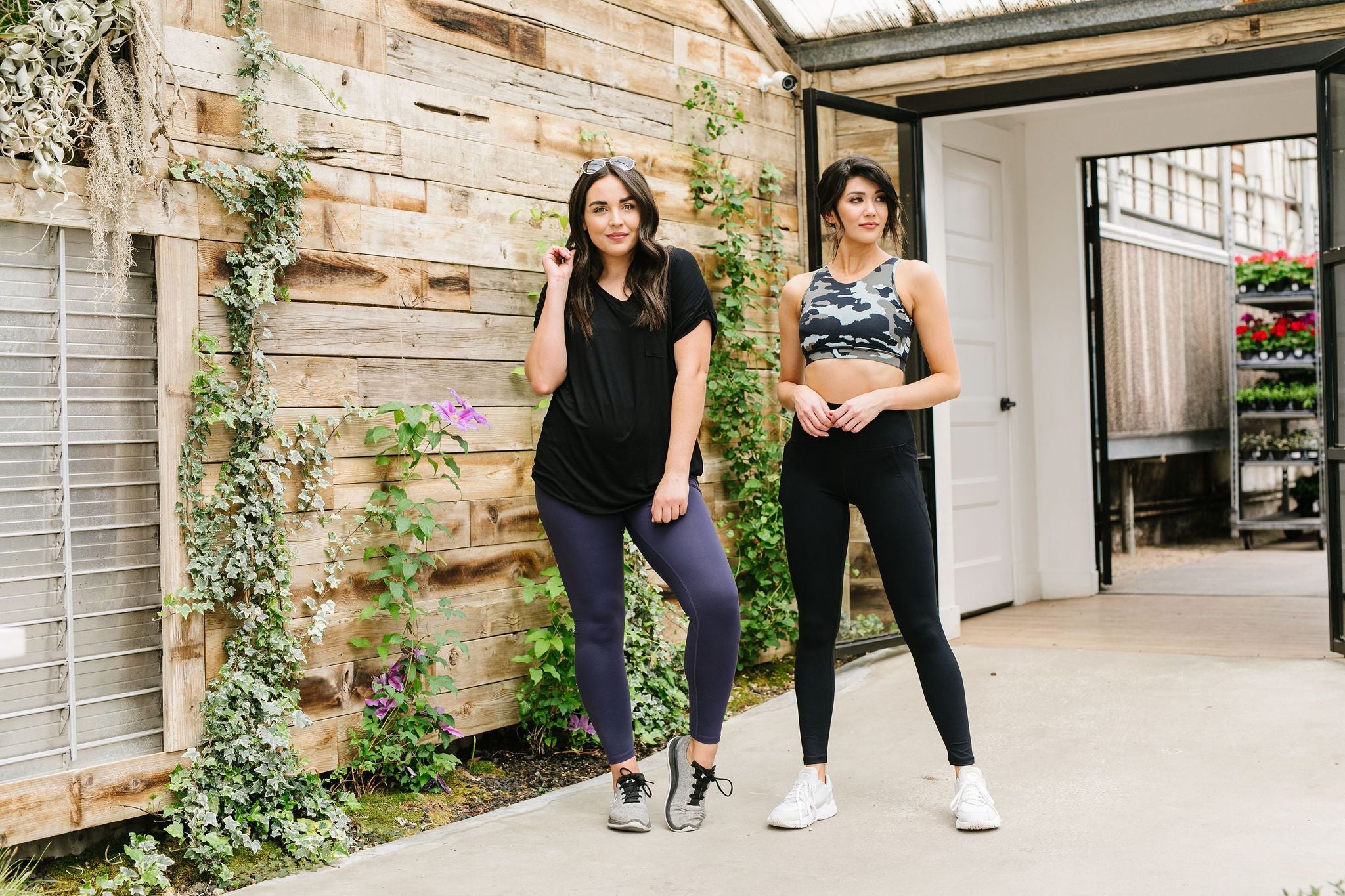 In The Side Pocket Athletic Leggings In Midnight