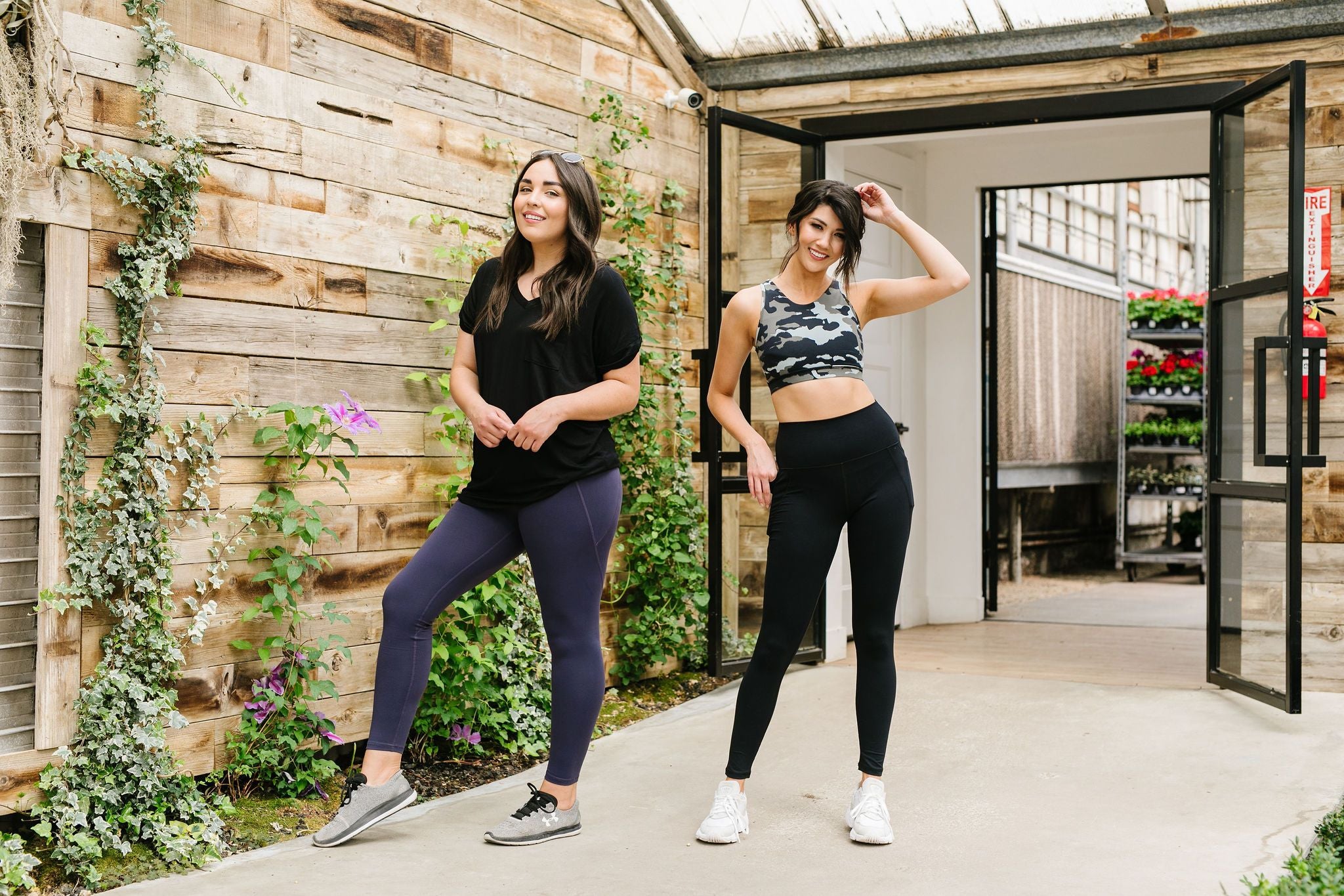 In The Side Pocket Athletic Leggings In Midnight