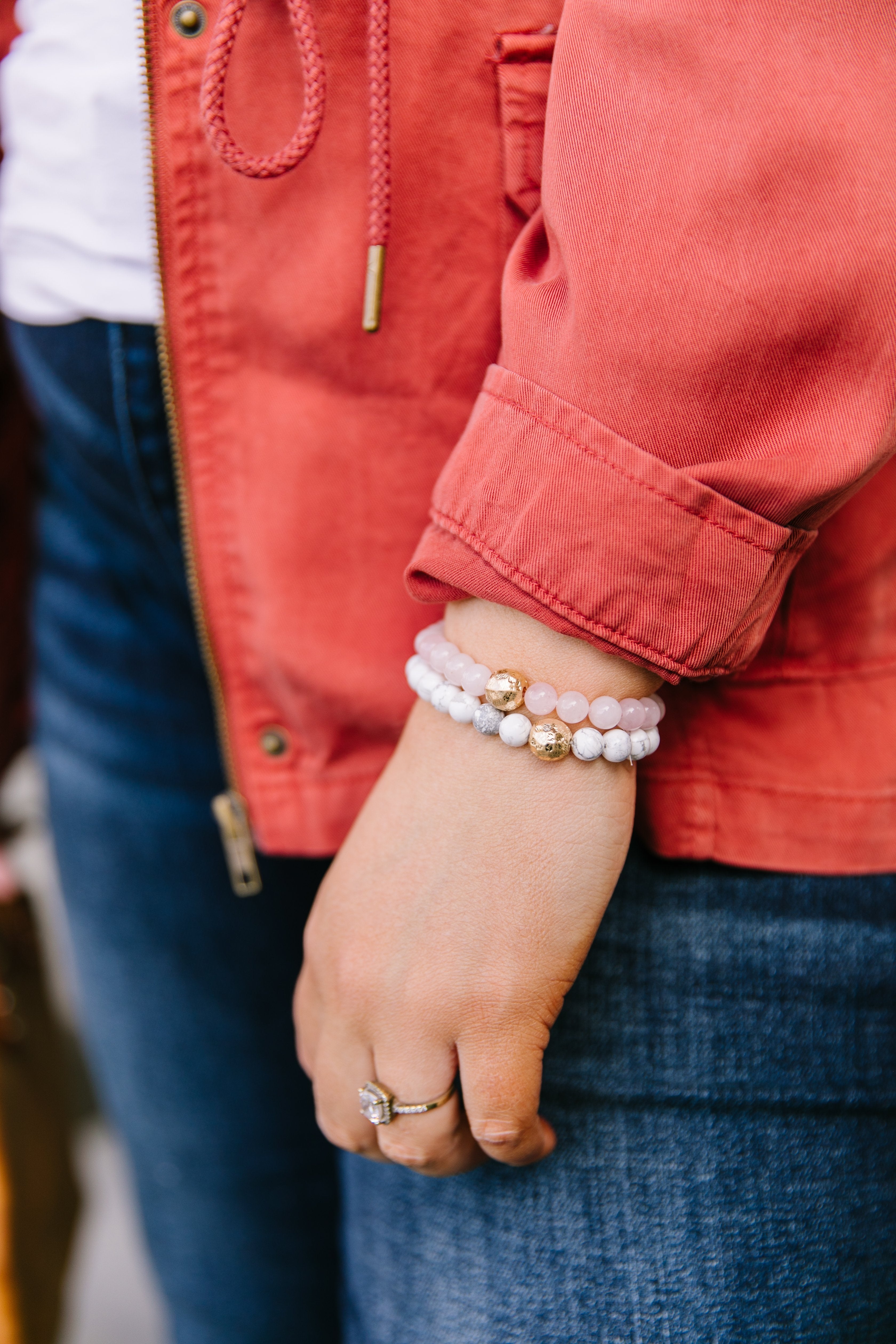 Touch Of Gold Stone Bracelet In Howlite White