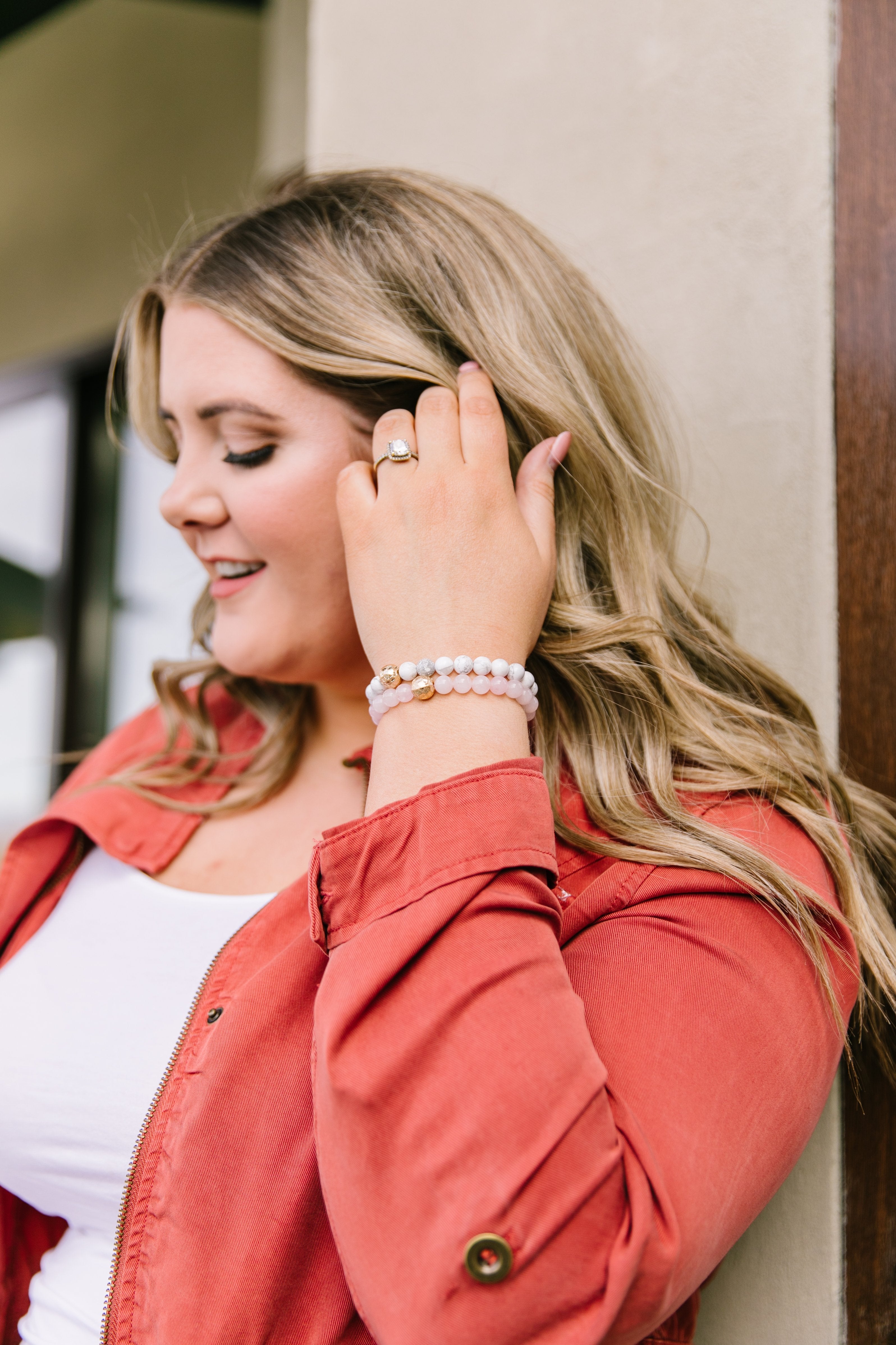 Touch Of Gold Stone Bracelet In Howlite White