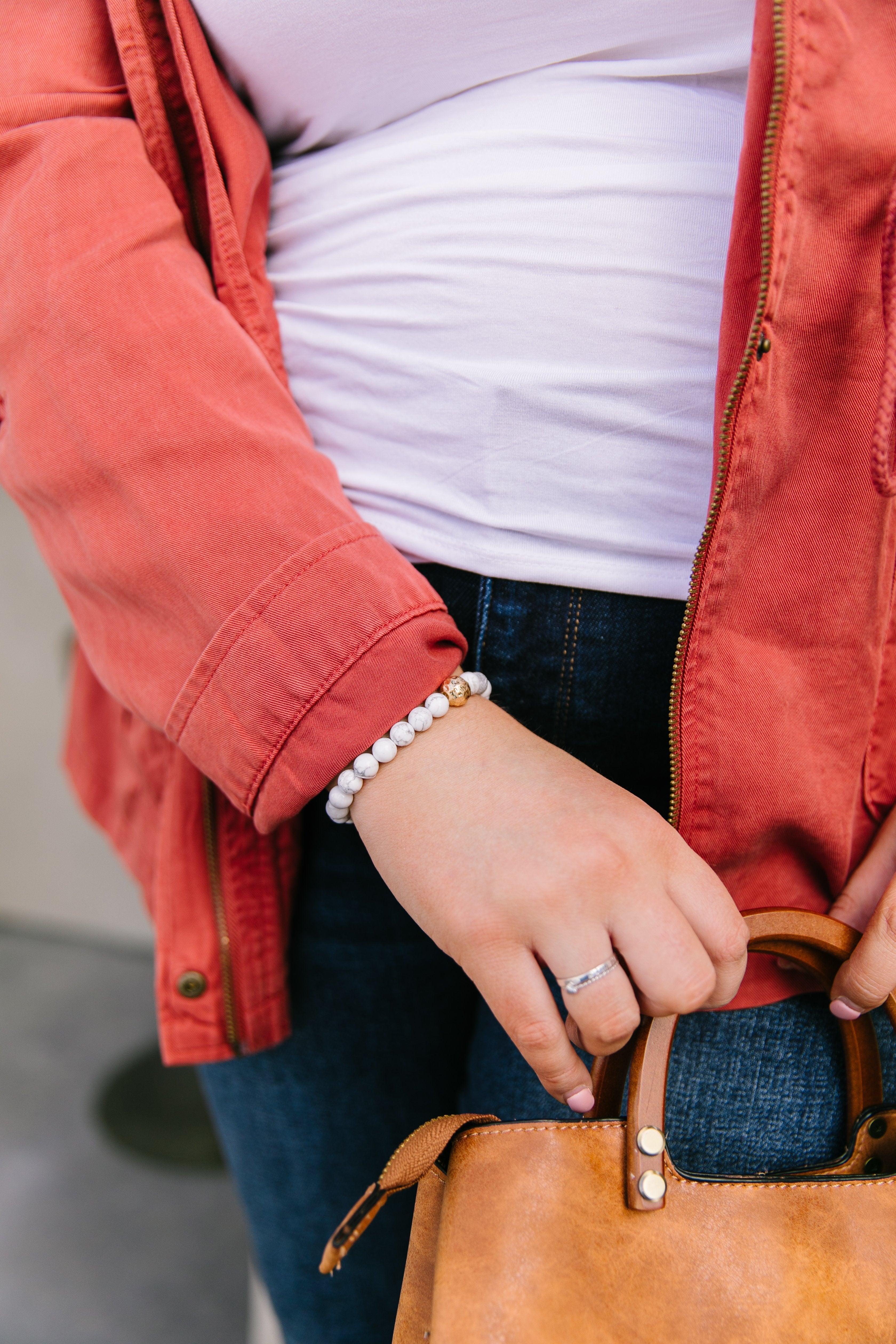 Touch Of Gold Stone Bracelet In Howlite White