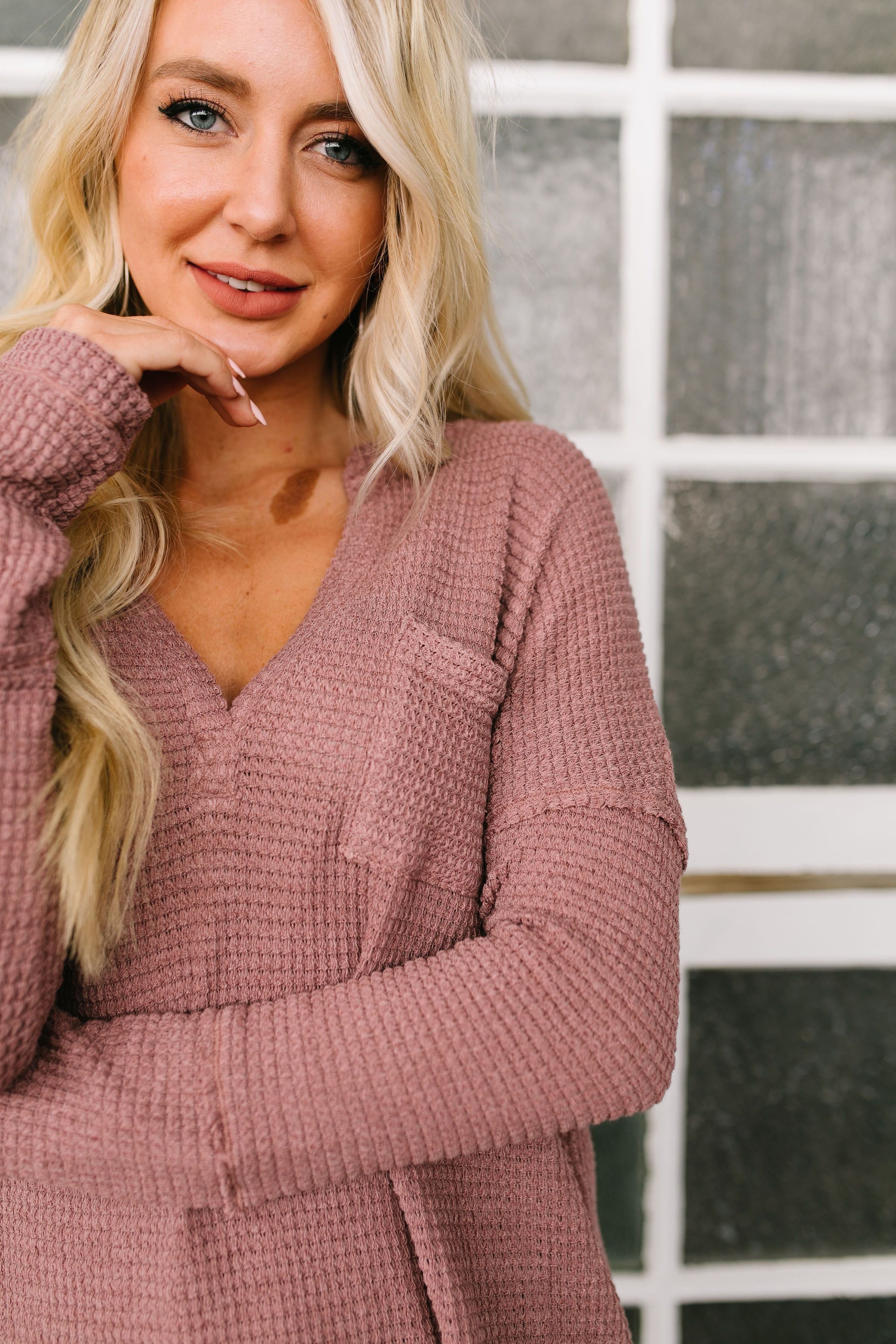 Waffle Knit V-Neck Tee In Mauve