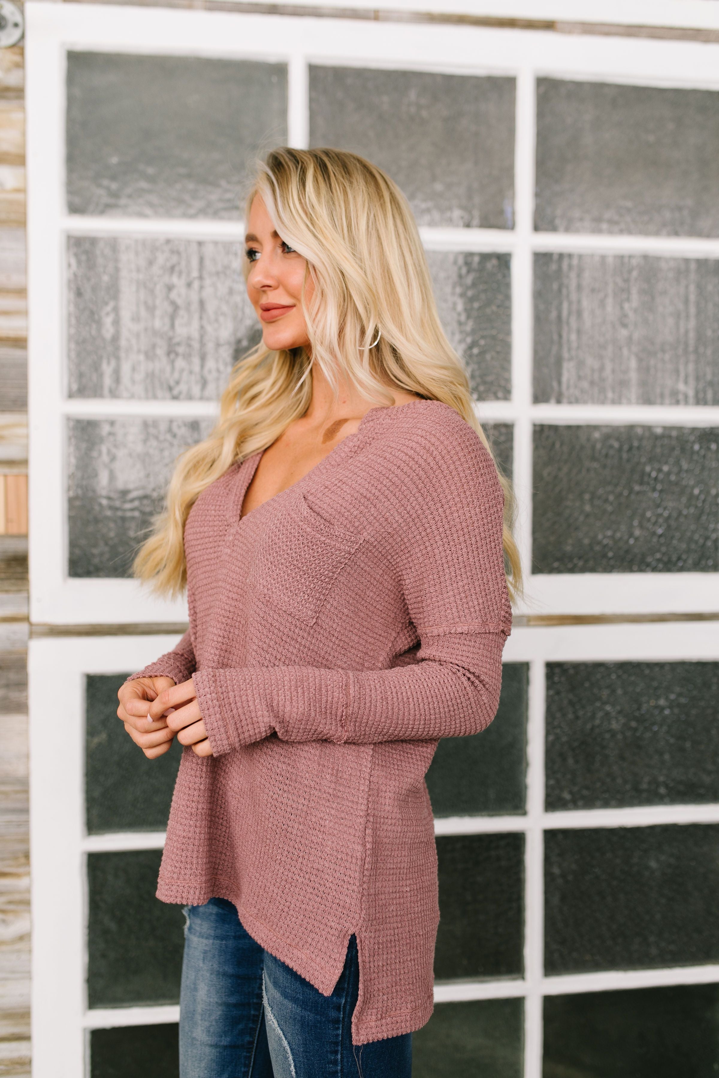 Waffle Knit V-Neck Tee In Mauve