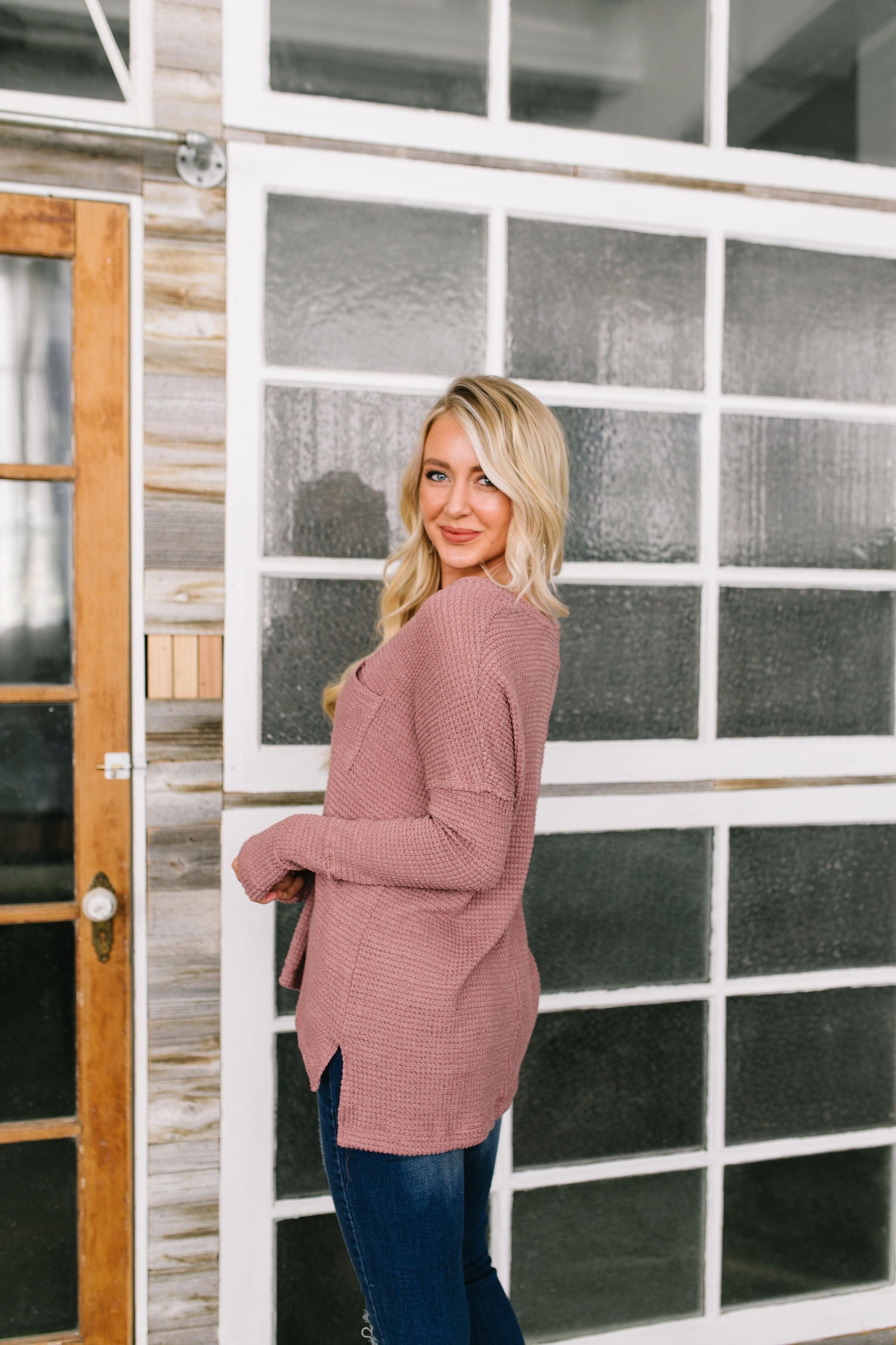 Waffle Knit V-Neck Tee In Mauve