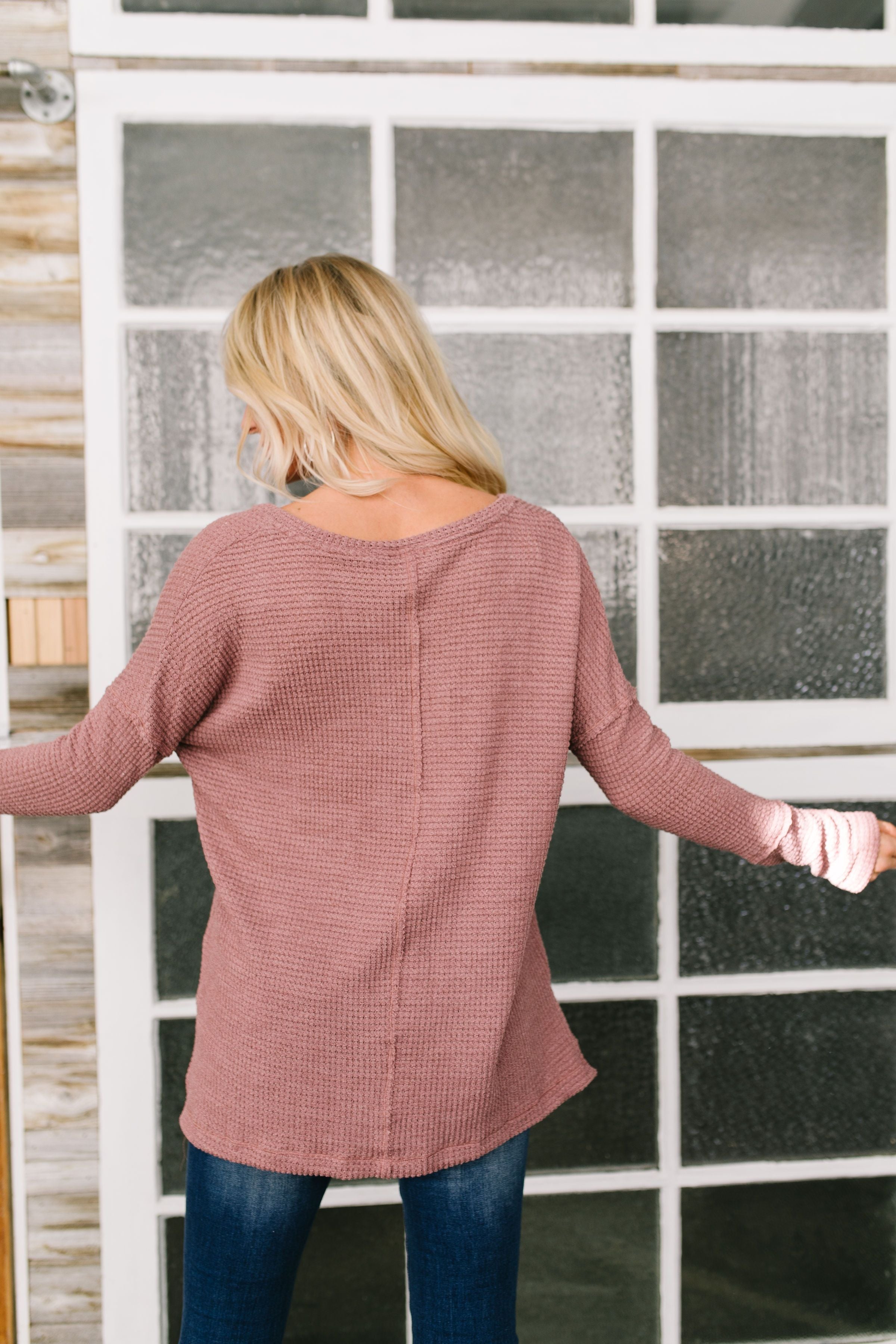 Waffle Knit V-Neck Tee In Mauve