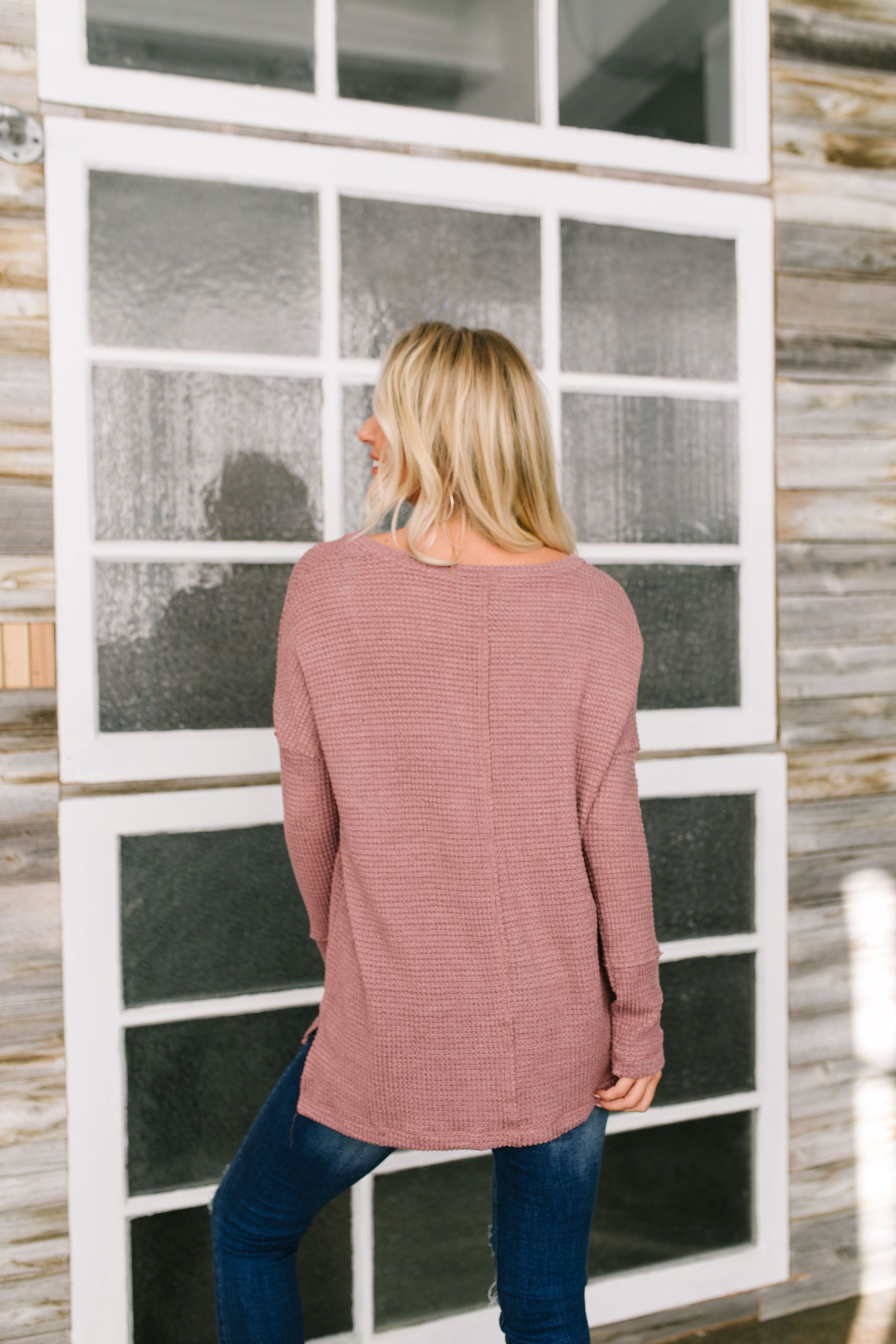 Waffle Knit V-Neck Tee In Mauve