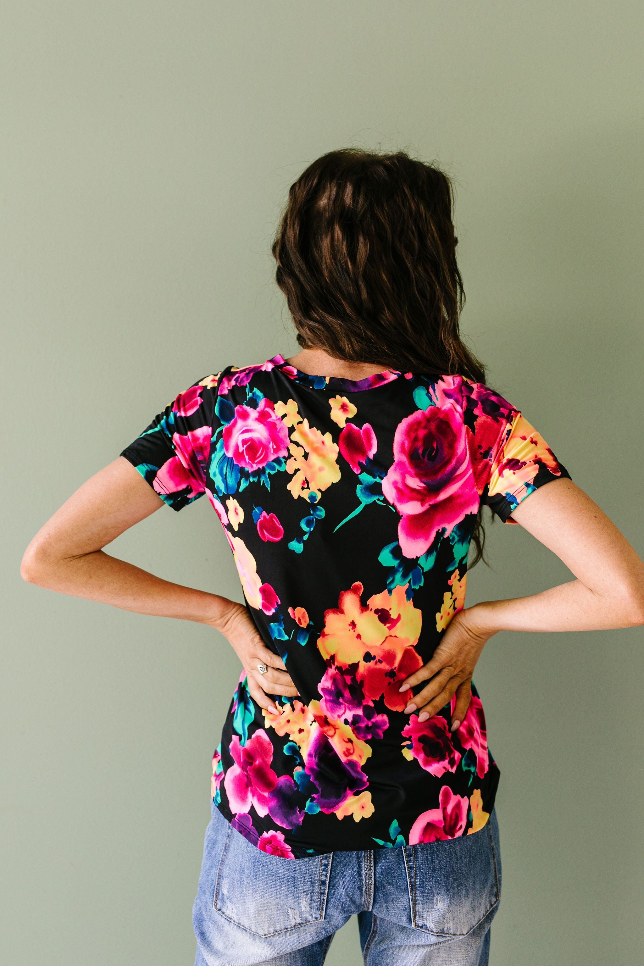 Watercolor Flowers Keyhole Top In Black