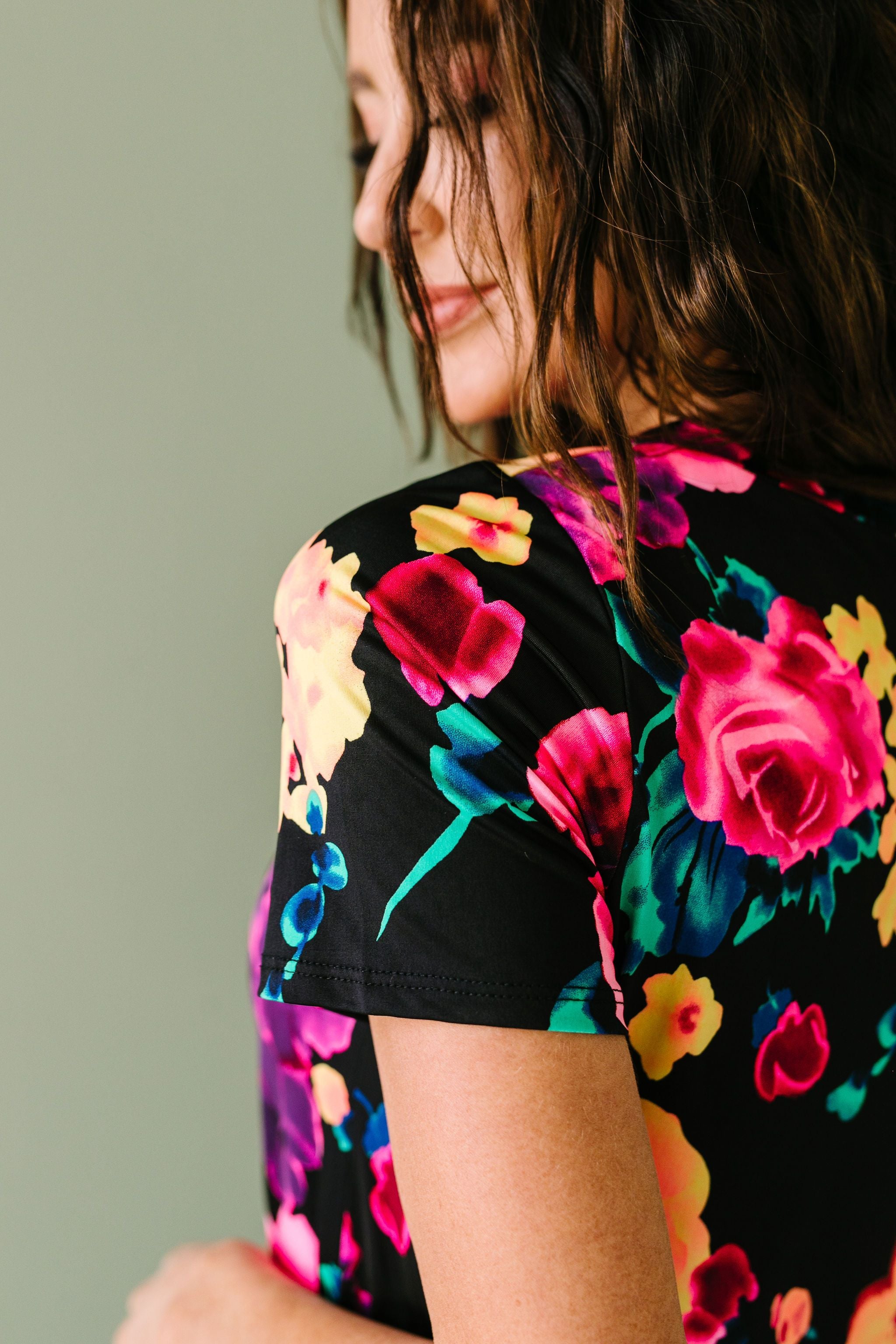 Watercolor Flowers Keyhole Top In Black