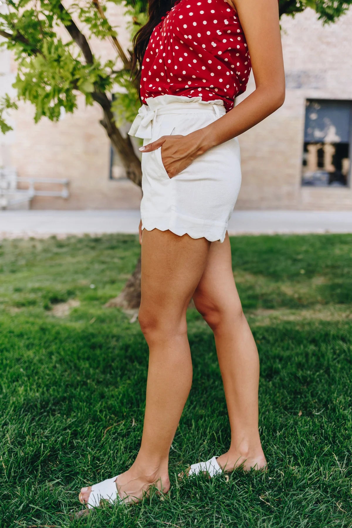 Amber Scalloped Hem Shorts In White