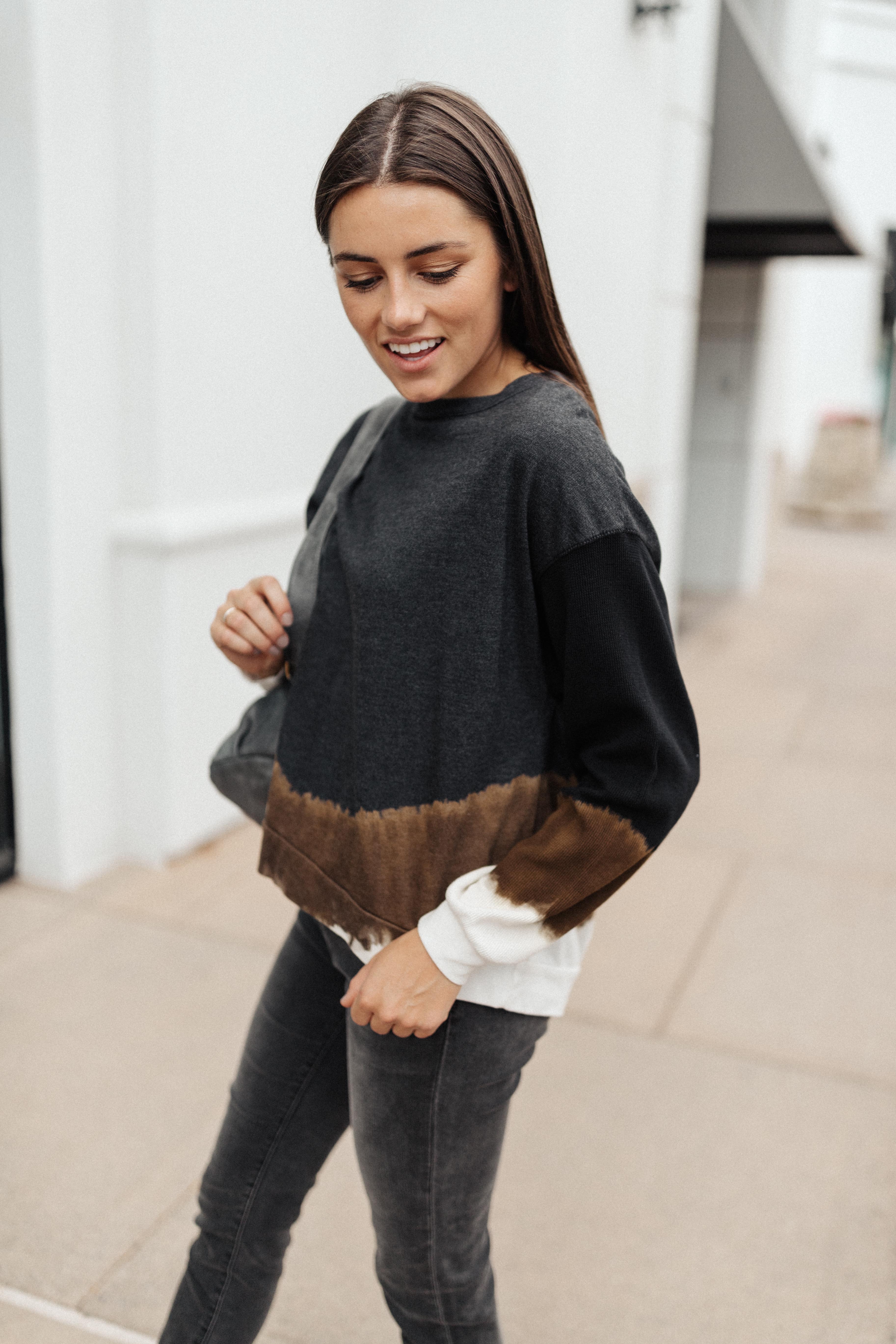 Tie Dye Chevron Pullover In Black