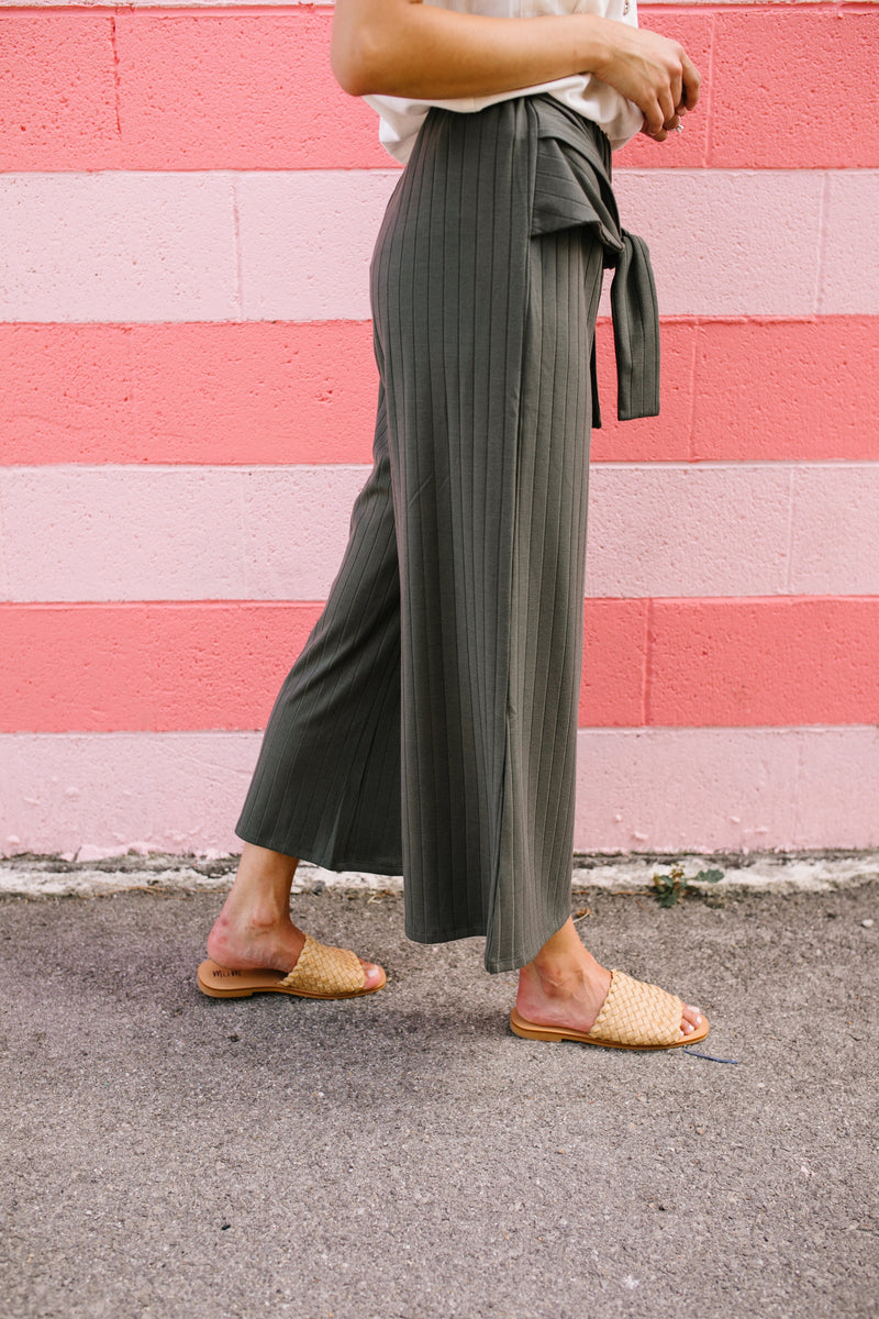 Casual Stroll Cropped Pants