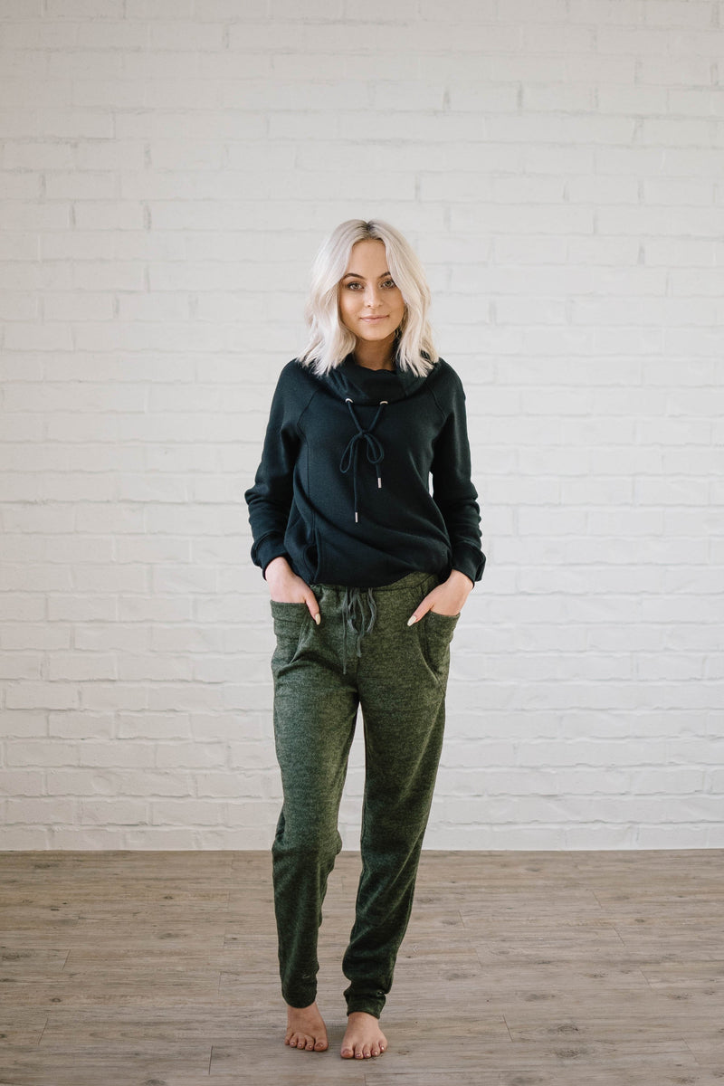 Cozy Joggers with Side Pockets in Olive