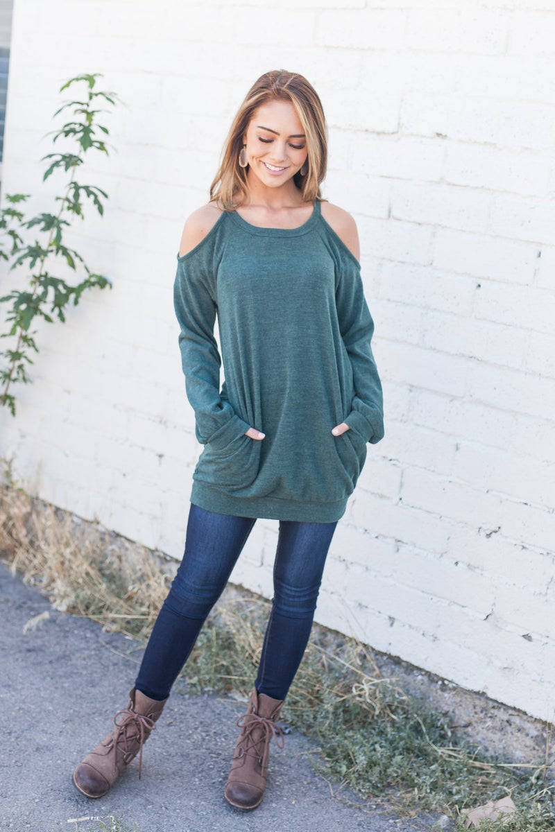 Dare To Bare Pocketed Top In Hunter Green
