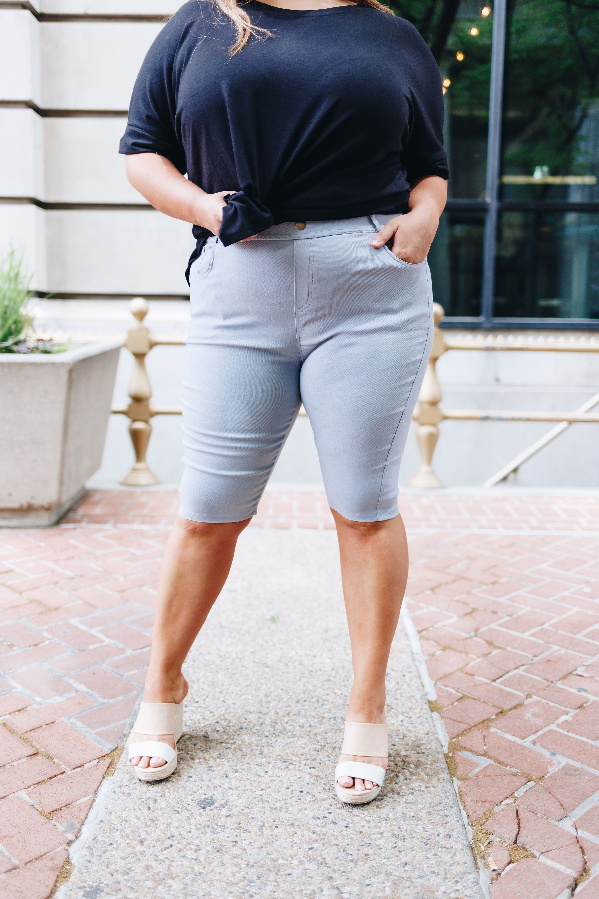 Everyday Colored Bermudas in Light Gray