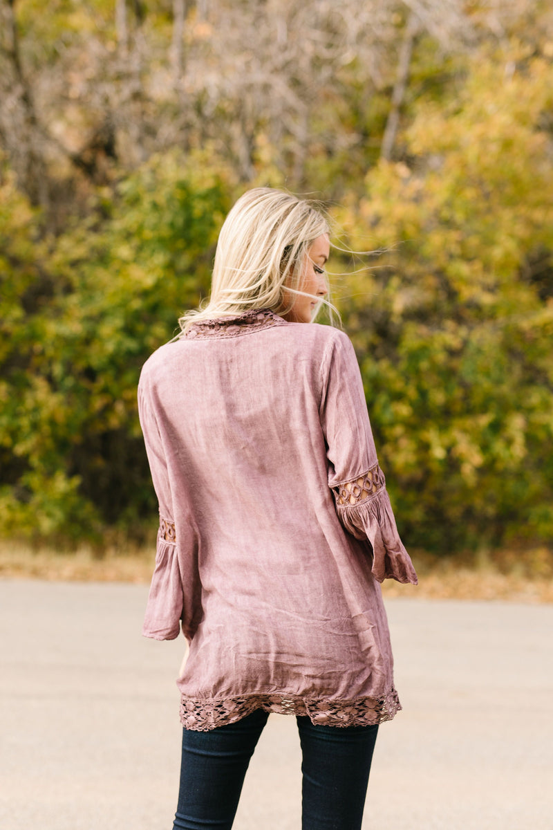 Kimberly Lace Trimmed Kimono In Mauve - ALL SALES FINAL