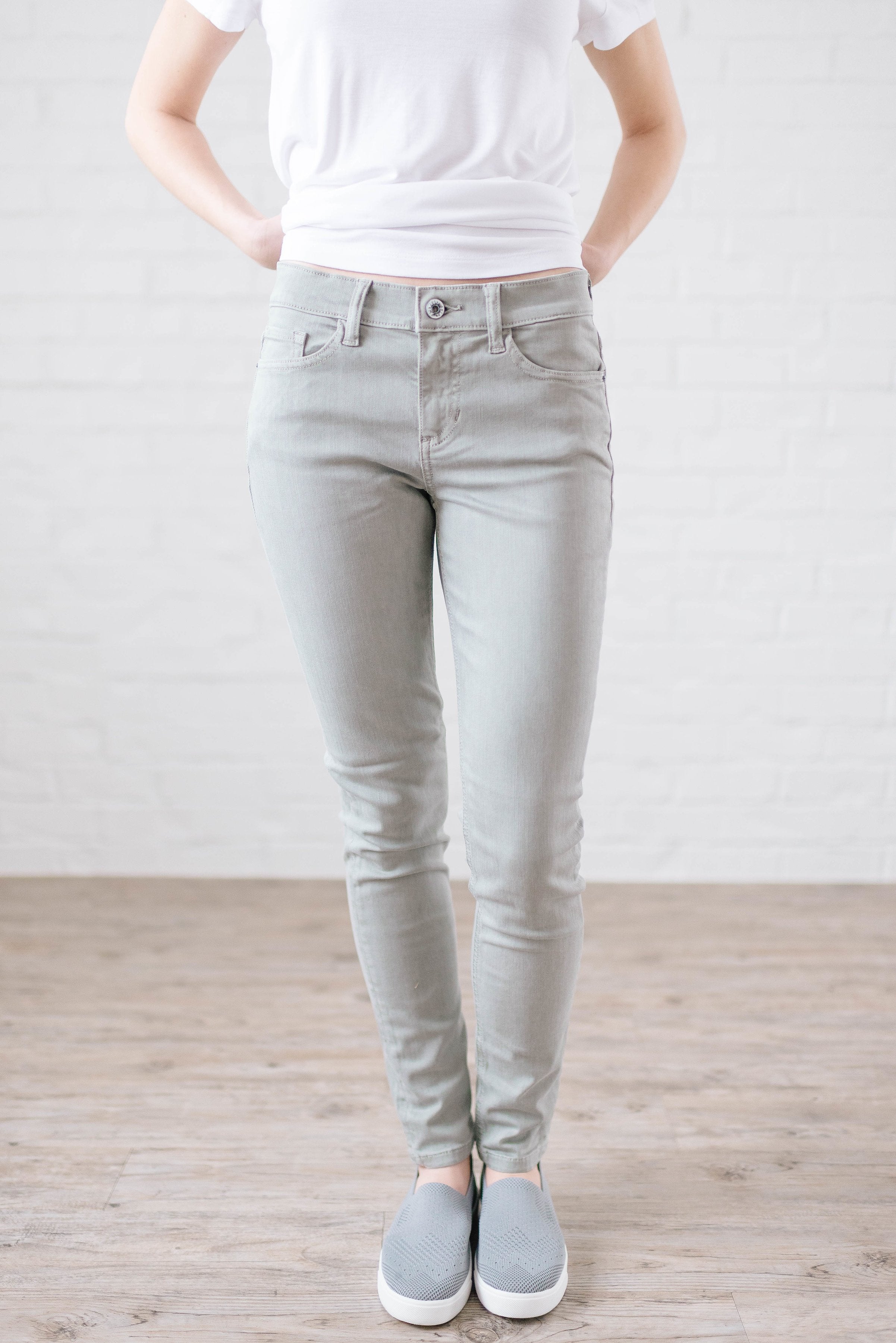 Low Rise Skinny Jeans in Light Olive