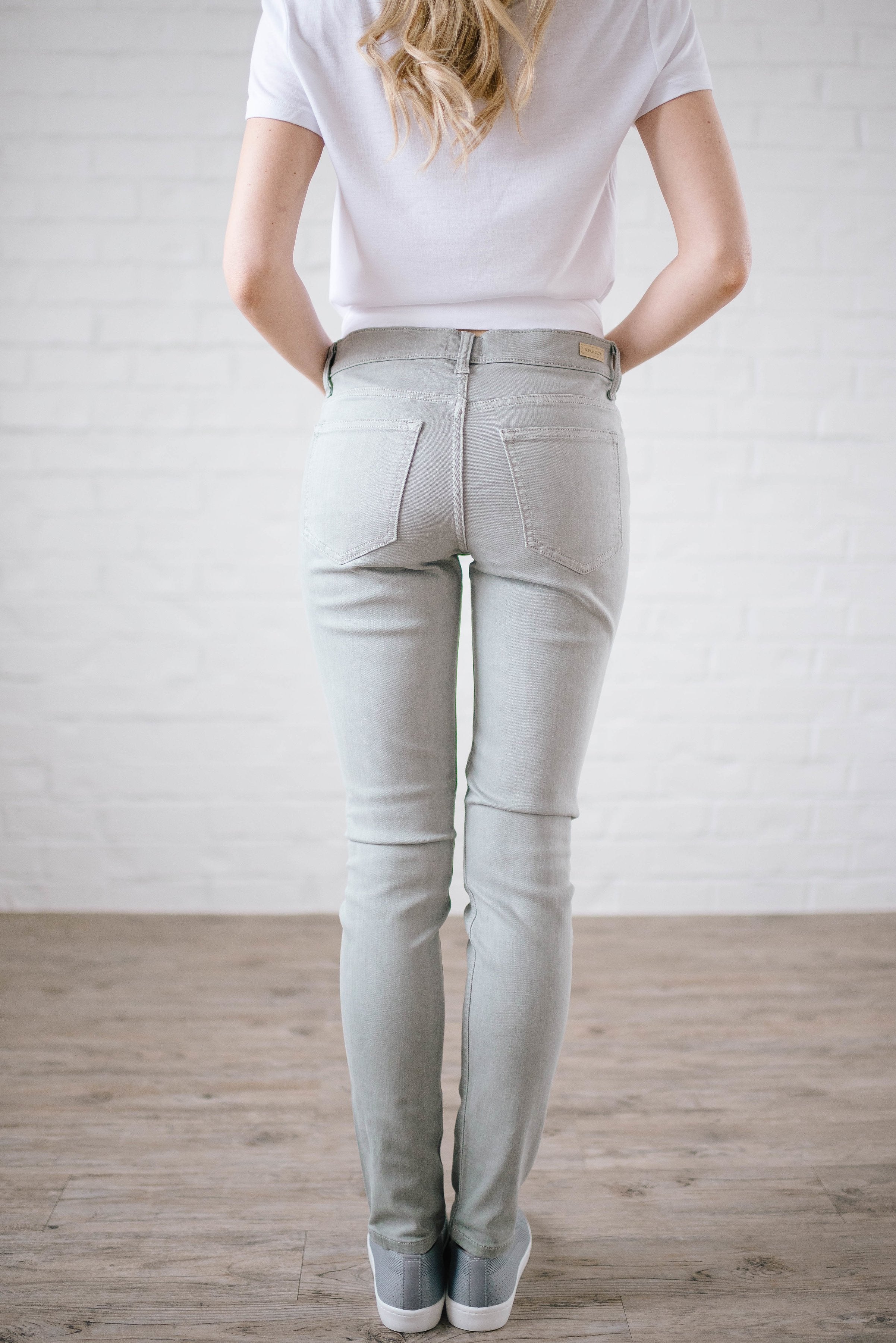 Low Rise Skinny Jeans in Light Olive