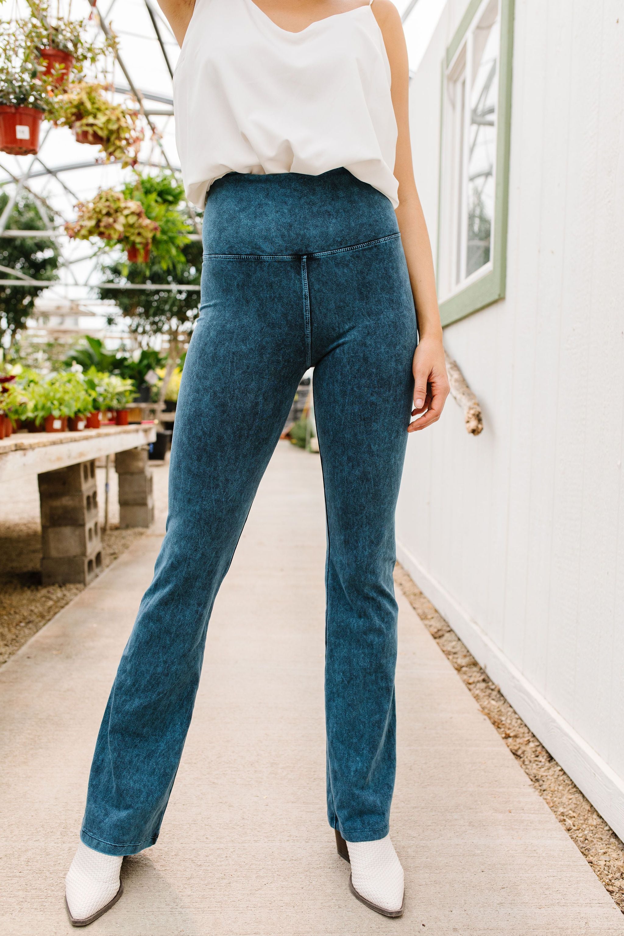 Mountain Pose Mineral Wash Yoga Pants In Teal