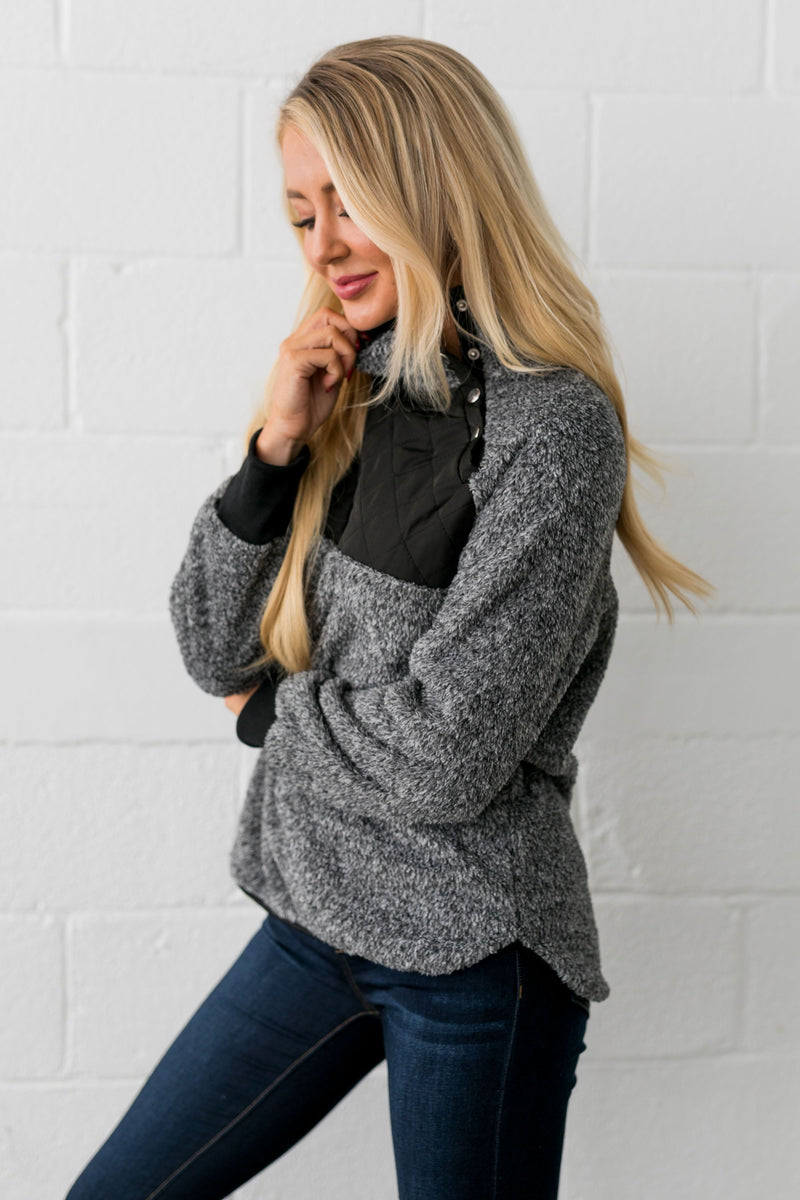 Quilted Contrast Fuzzy Pullover In Charcoal