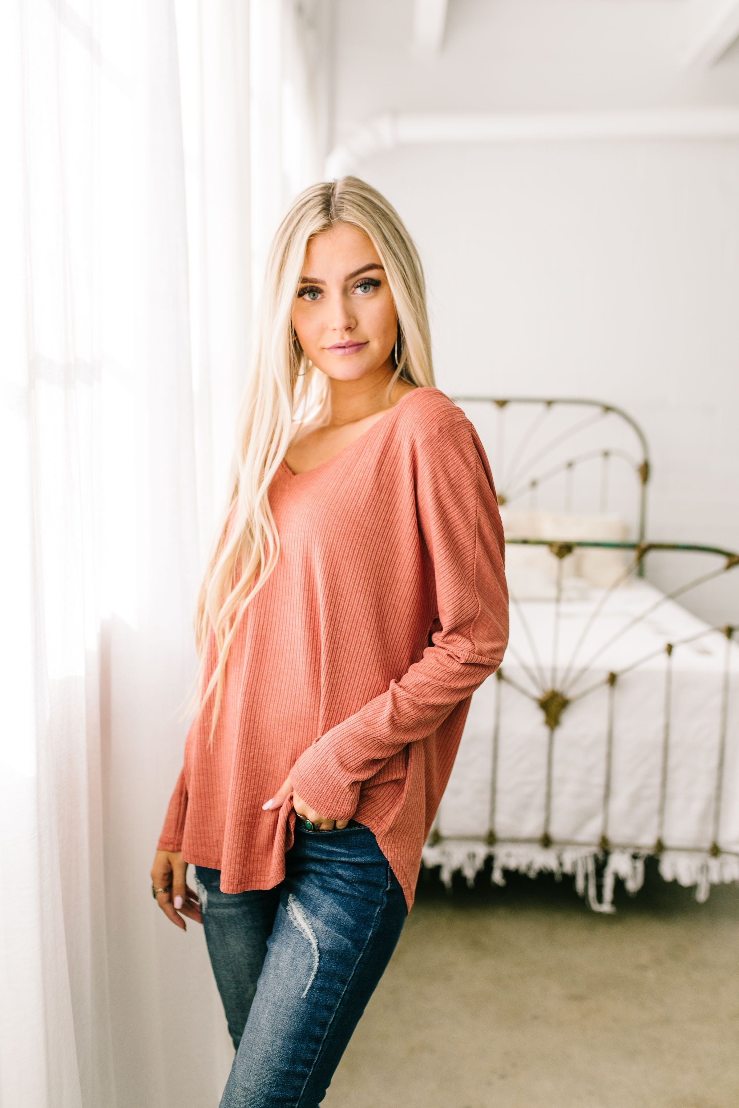 Ridley Ribbed Knit V-Neck Top In Pale Pumpkin - ALL SALES FINAL