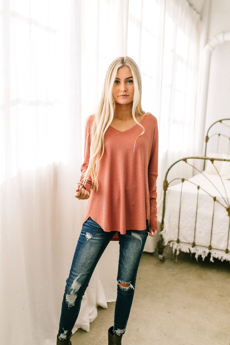 Ridley Ribbed Knit V-Neck Top In Pale Pumpkin - ALL SALES FINAL