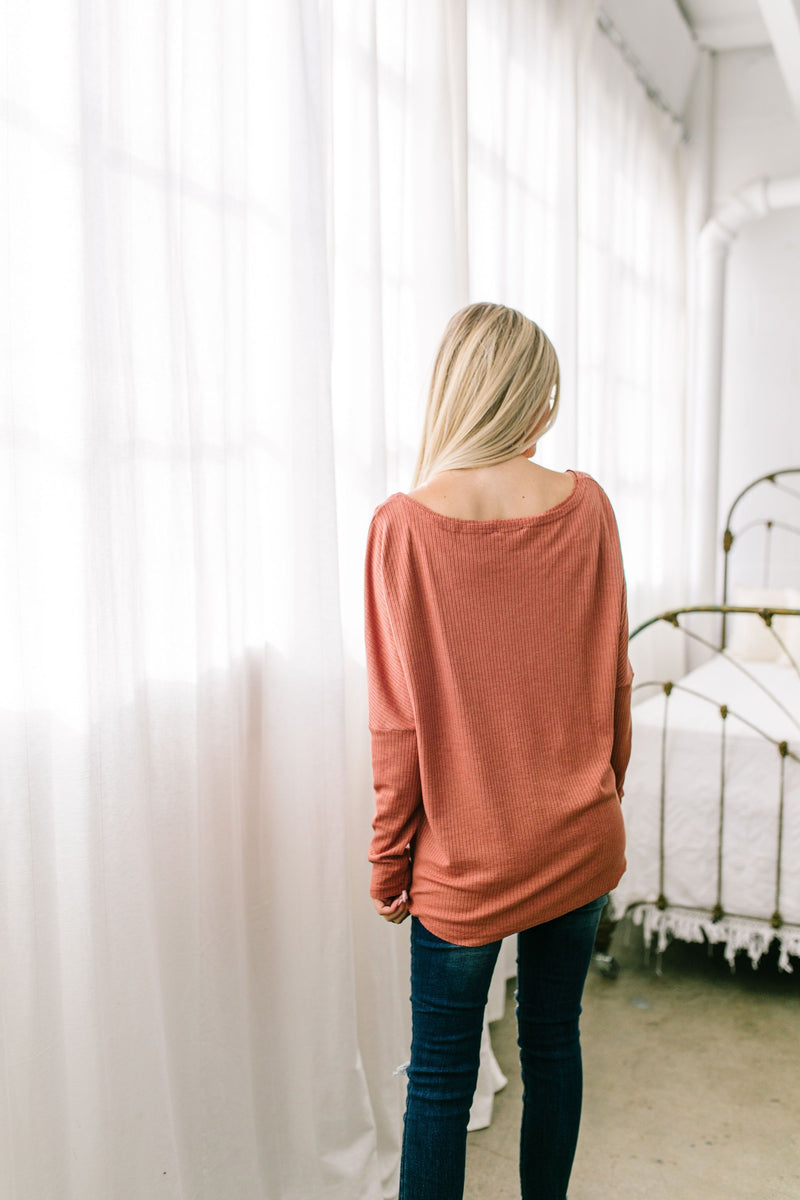 Ridley Ribbed Knit V-Neck Top In Pale Pumpkin - ALL SALES FINAL