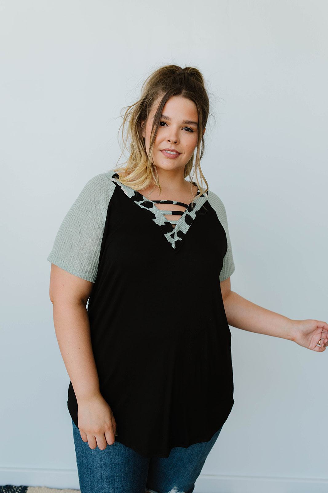 Strappy & Spotty V Top In Sage
