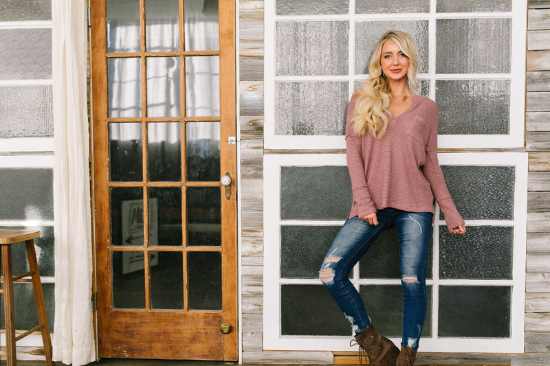 Waffle Knit V-Neck Tee In Mauve